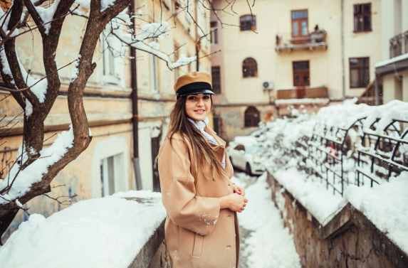 Women of Winter: Stylish, Warm, and Practical Winter Fashion Guide